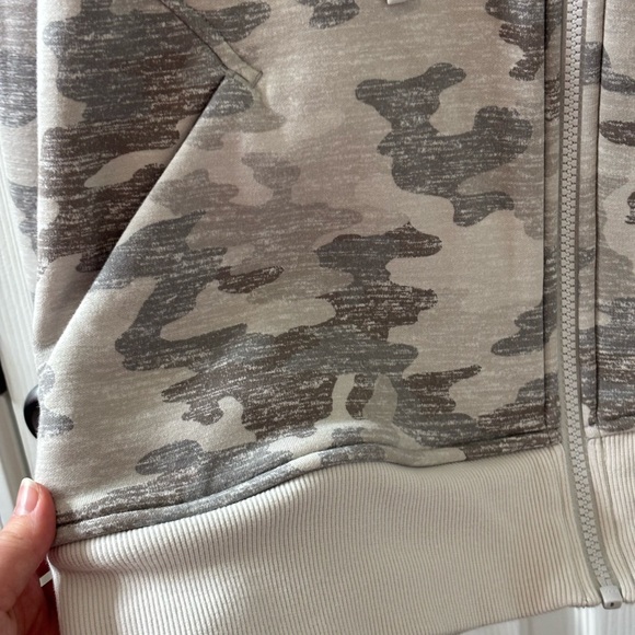 Athleta Triumph Grey Camo Full Zip Fleece Lined Hoodie Jacket Women’s M Cozy - Picture 7 of 14